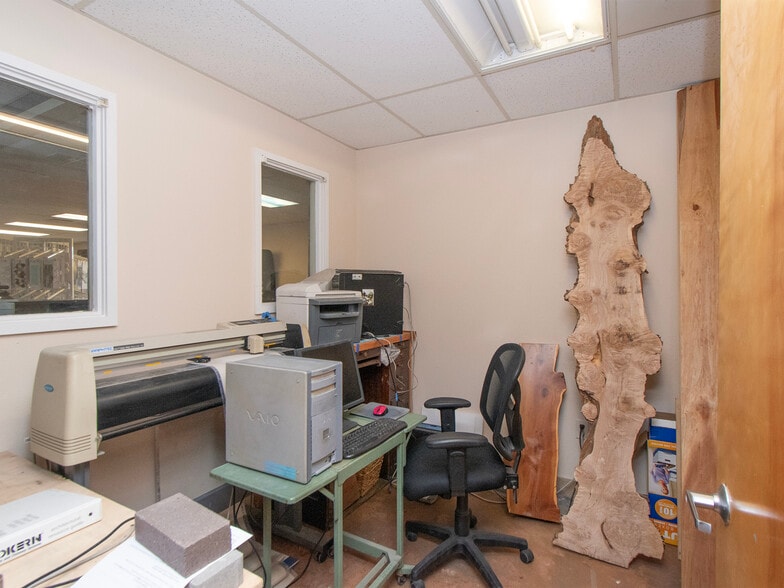 More Photos Of 3368 E Hwy 101, Port Angeles Showroom For Sale