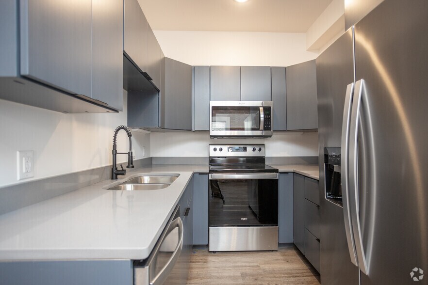More Photos Of 595 E Broad St, Columbus Apartments For Sale