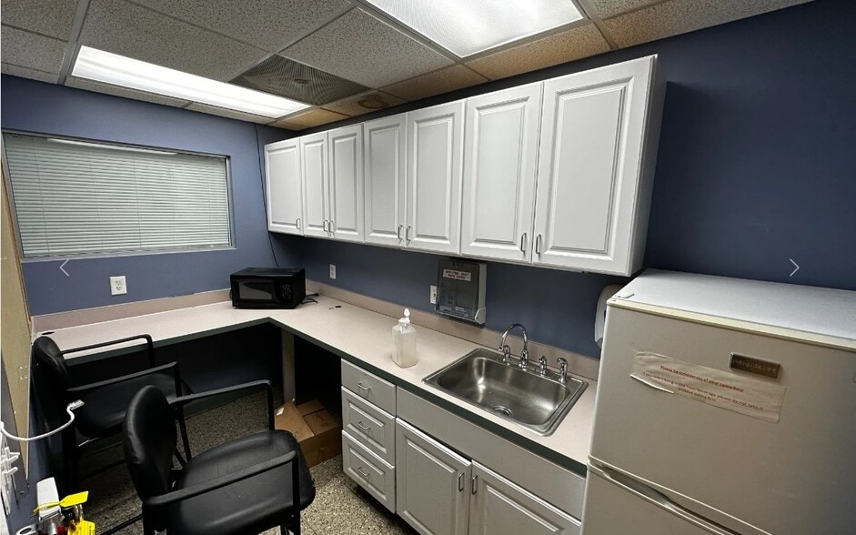 More Photos Of 105 Merrick St, Worcester Medical For Sale