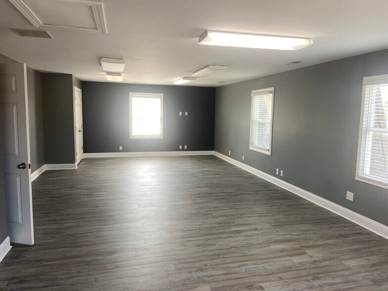 More Photos Of 600 SE 8th St, Evansville Office For Sale