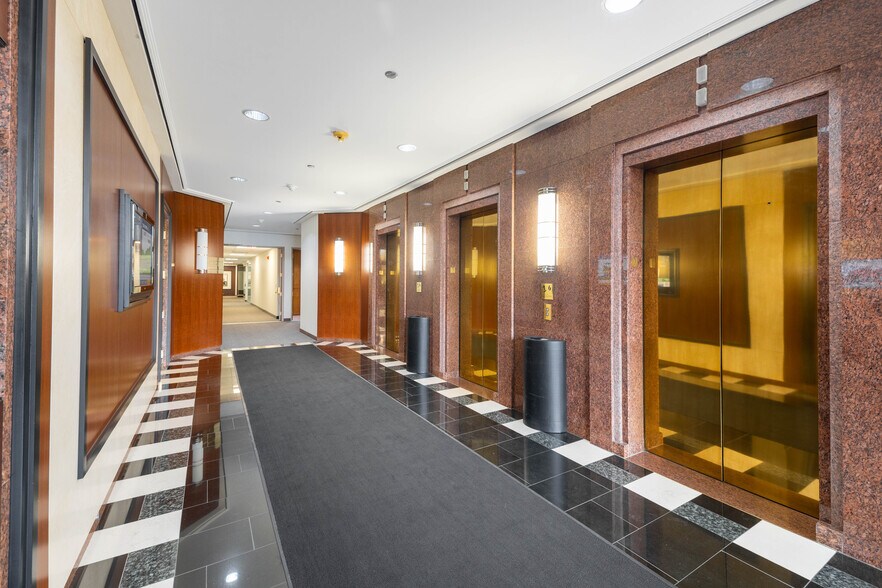 More Photos Of 1301 W Long Lake Rd, Troy Office For Lease