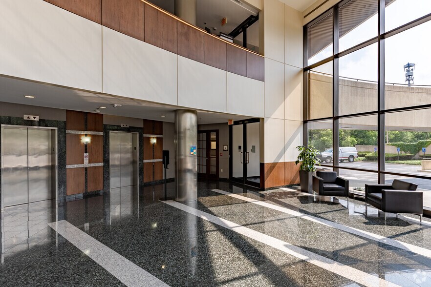 More Photos Of 9200 Ward Pky, Kansas City Office For Sale
