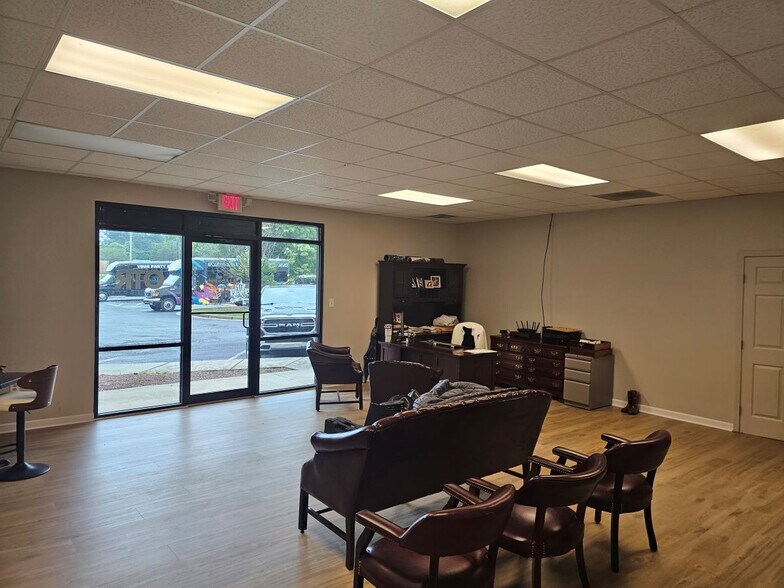 More Photos Of 5511 Radford Rd, Flowery Branch Office For Lease