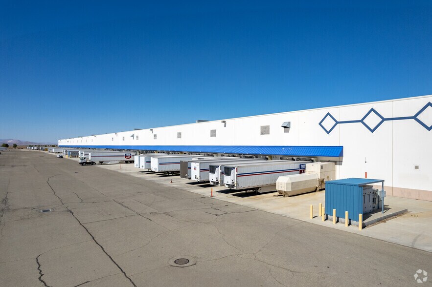 More Photos Of 2801 W Avenue H, Lancaster Distribution For Lease