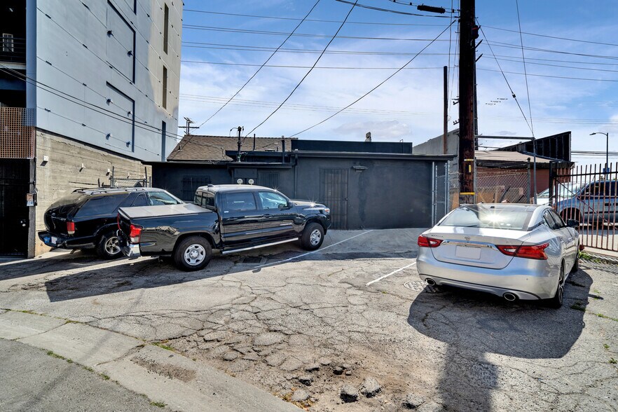 More Photos Of 2426 Lincoln Blvd, Venice Loft Creative Space For Lease