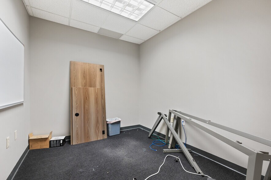 More Photos Of 3000 Stonewood Dr, Wexford Office For Lease