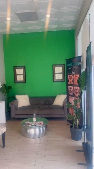 More Photos Of 3317 Lithia Pinecrest Rd, Valrico Unknown For Lease