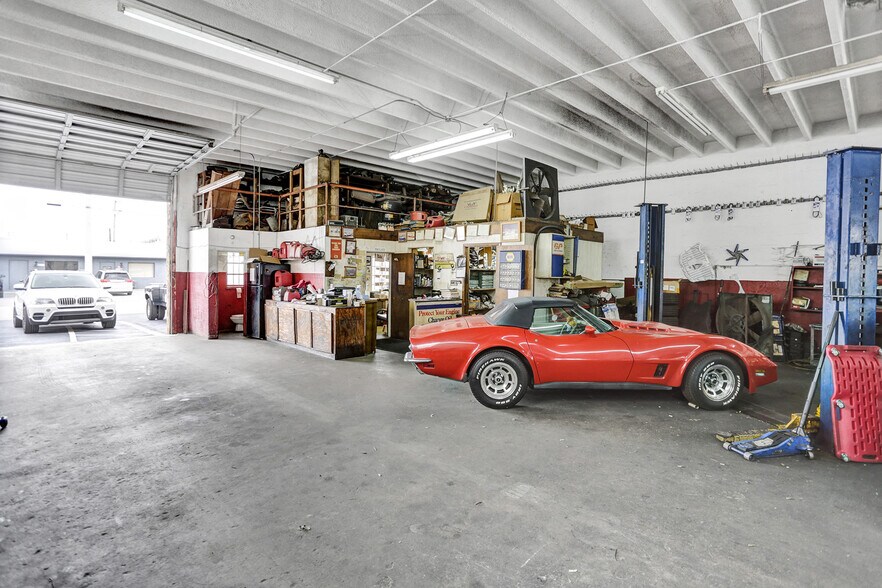More Photos Of 1040 NE 44th St, Oakland Park Auto Repair For Sale