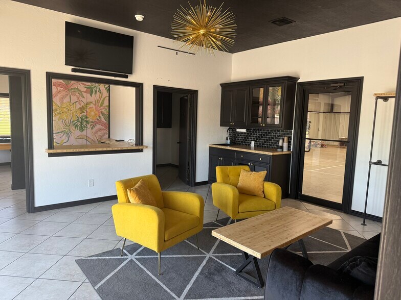 More Photos Of 1665 W Legacy Dr, Duncan Flex For Sale