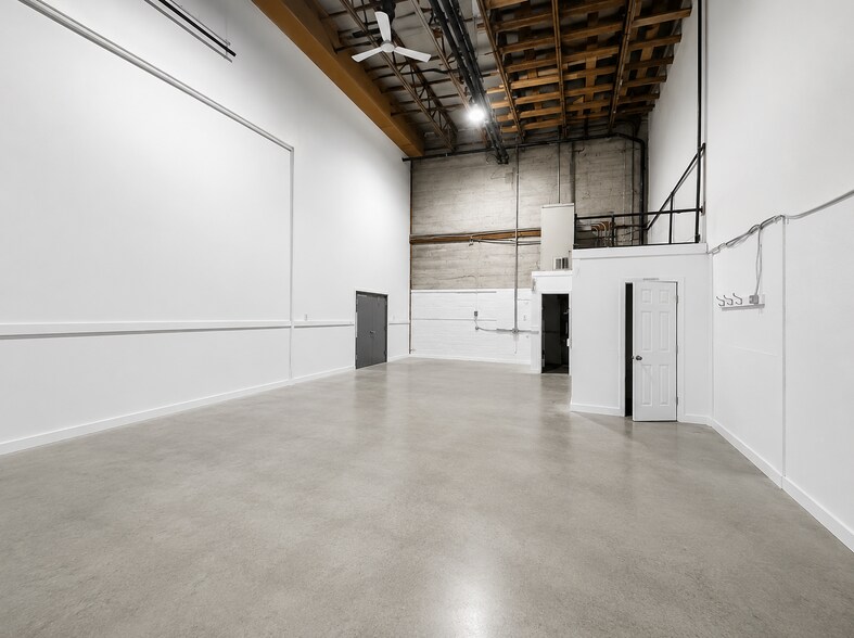 More Photos Of 4907 1st Ave, Edson Light Distribution For Lease