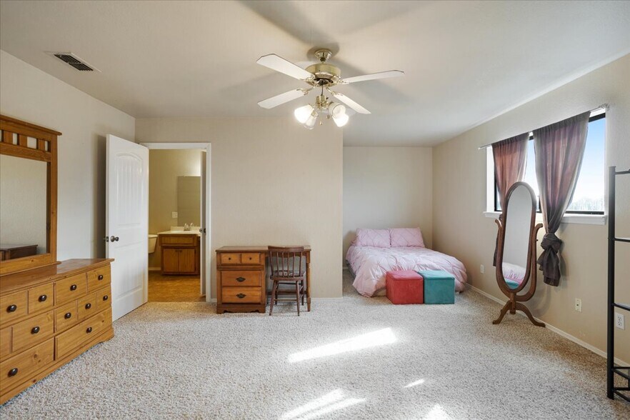More Photos Of 1150 Platter Cutoff Rd, Calera Flex For Sale