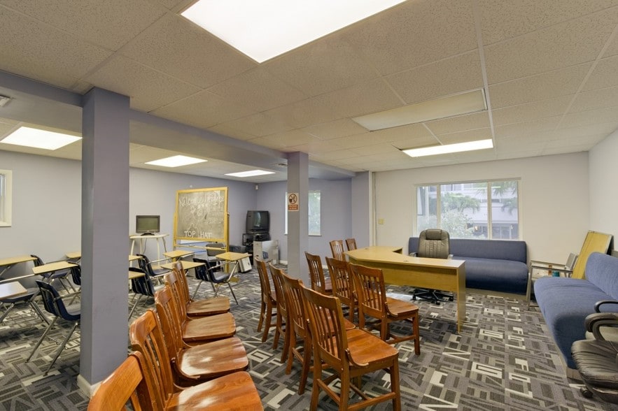 More Photos Of 429 Seabreeze Blvd, Fort Lauderdale General Retail For Sale