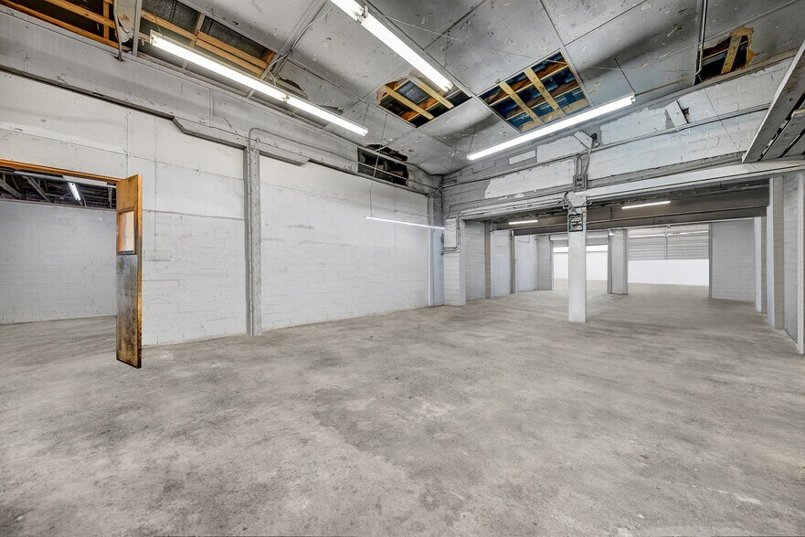 More Photos Of 307 E Alamo St, Brenham Auto Repair For Sale