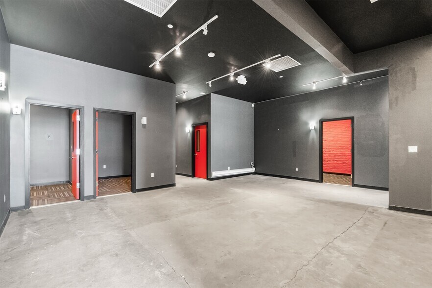 More Photos Of 327 Douglass St, Brooklyn Storefront For Sale