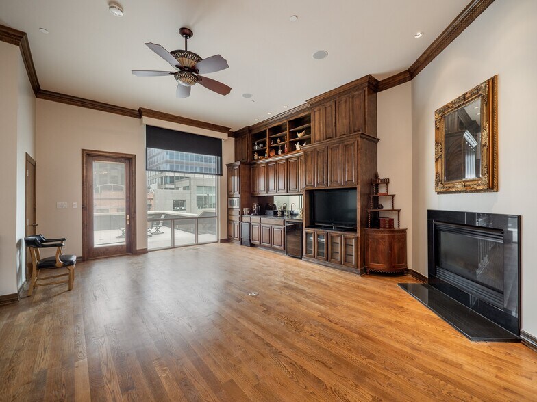 More Photos Of 805 N Congress Ave, Austin Storefront Retail Residential For Sale