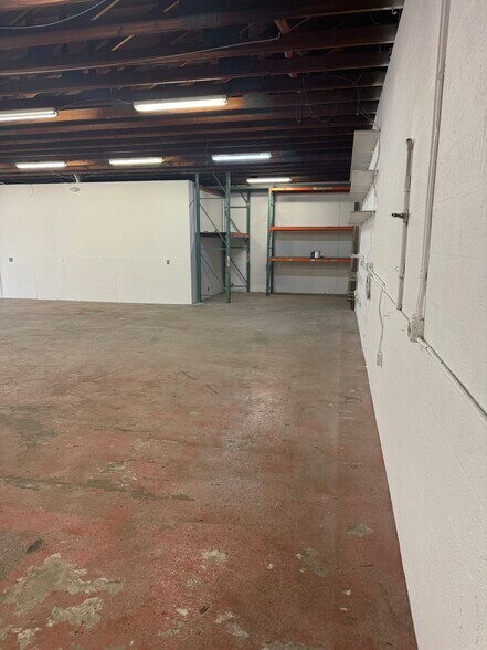 More Photos Of 1412-1414 Viscaya Pky, Cape Coral Warehouse For Lease