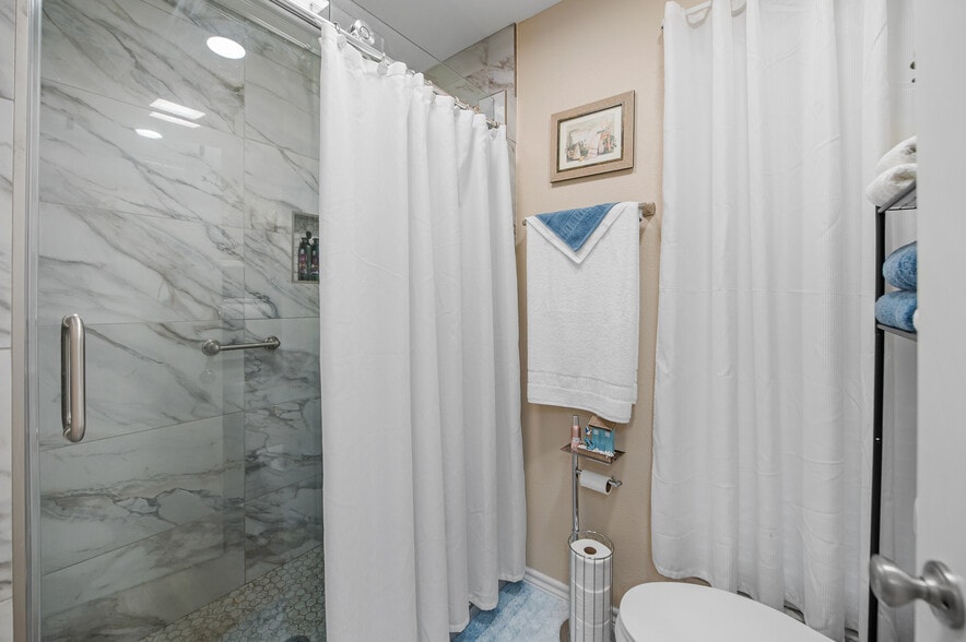 More Photos Of 101 Hunters Glen Dr, San Marcos Flex For Sale