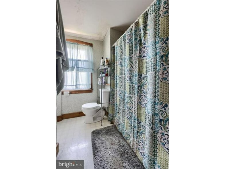 More Photos Of 240 Railroad Ave, Bird In Hand Flex For Sale