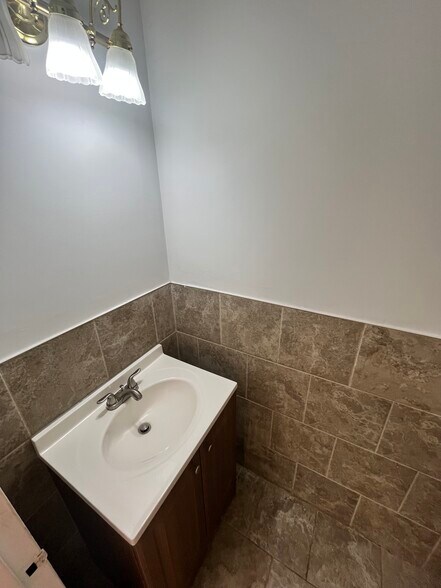 More Photos Of 719 W Nyack Rd, West Nyack Unknown For Lease