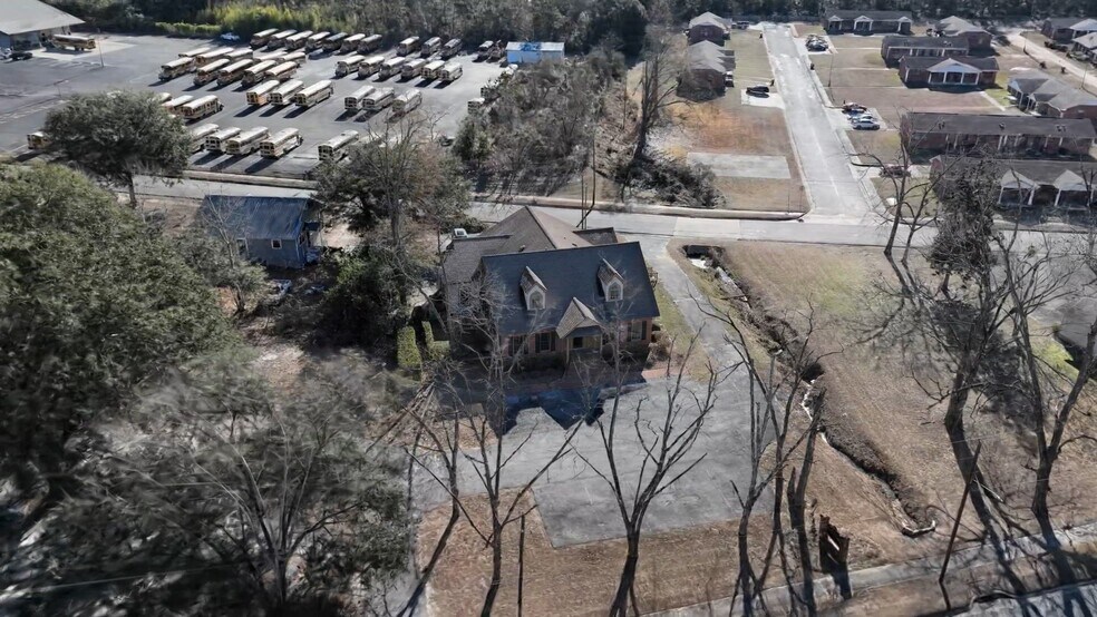 More Photos Of 501 Griffin Ave, Eastman Office For Sale