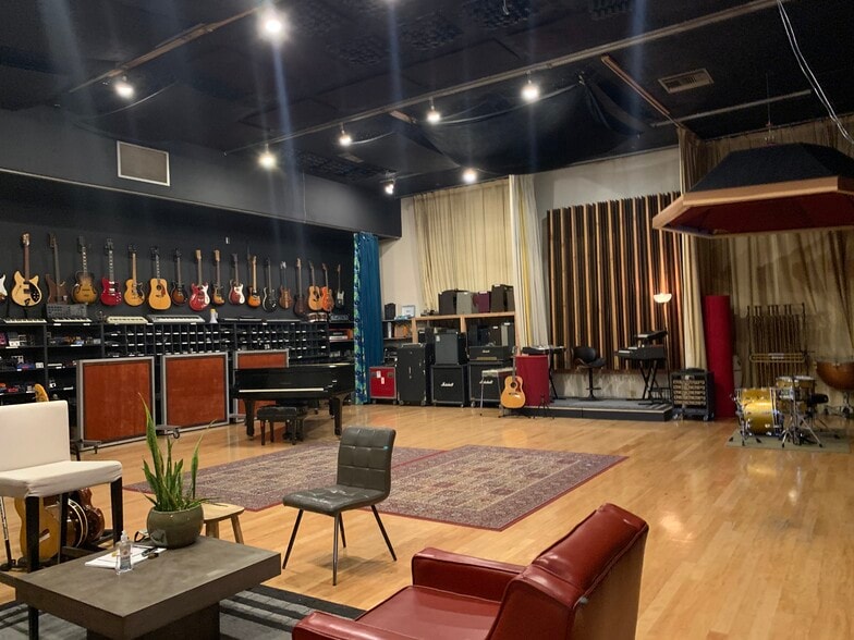 More Photos Of 1014 Vine St, Los Angeles Movie Radio TVStudio For Sale