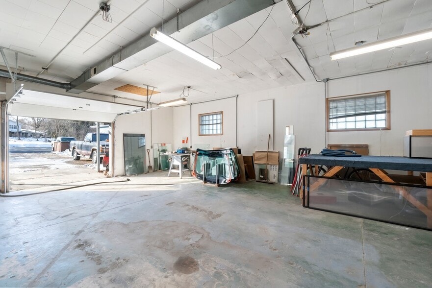 More Photos Of 1004 5th Ave, Charles City Specialty For Sale