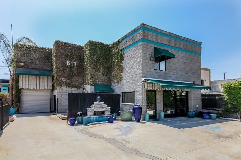 Primary Photo Of 611 S Glenwood Pl, Burbank Showroom For Sale