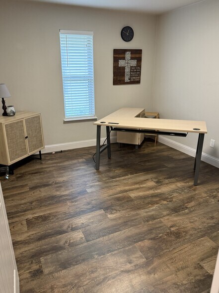 More Photos Of 200 S Main St, Rhome Religious Facility For Lease