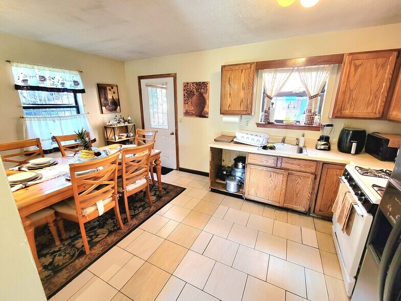 More Photos Of 270-276 Bellevue St, Hartford Apartments For Sale