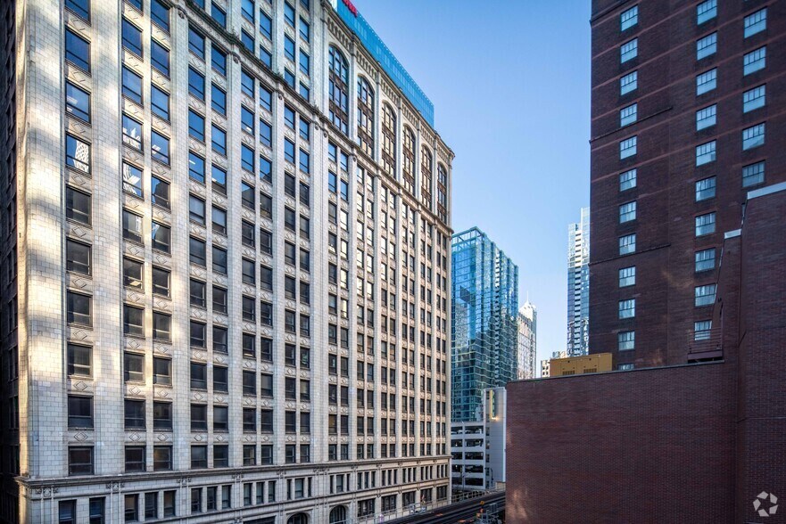 More Photos Of 205 W Randolph St, Chicago Office For Lease