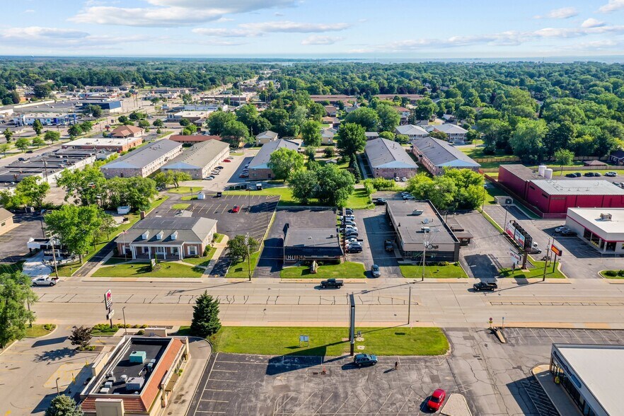 More Photos Of 1518 W Mason St, Green Bay Freestanding For Sale