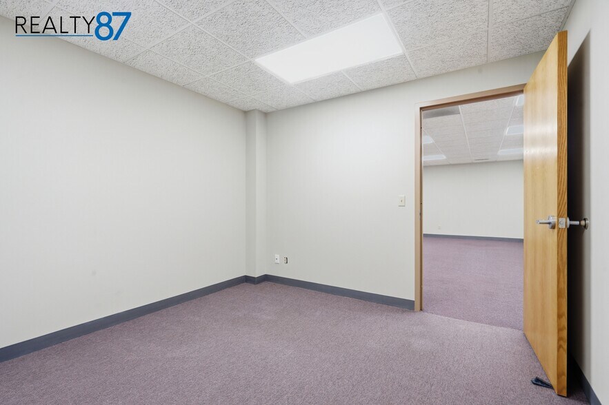 More Photos Of 3100 E Ave NW, Cedar Rapids Office For Lease