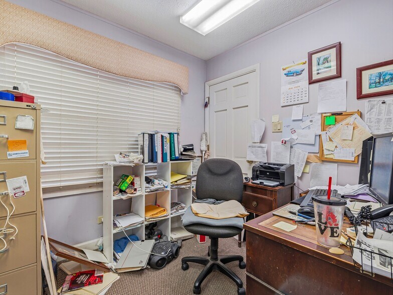 More Photos Of 5 Doctors Park, Asheville Medical For Lease
