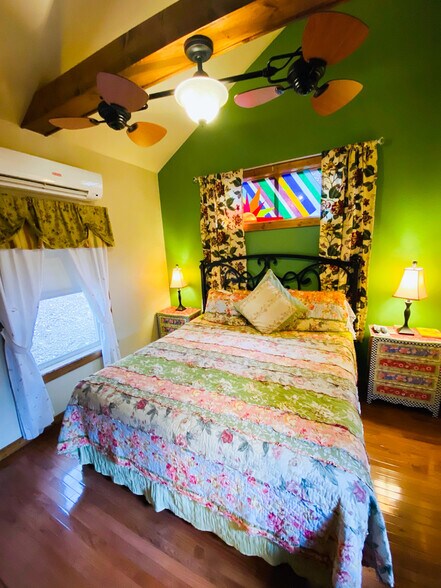 More Photos Of 275 N Main St, Eureka Springs Hotel For Sale