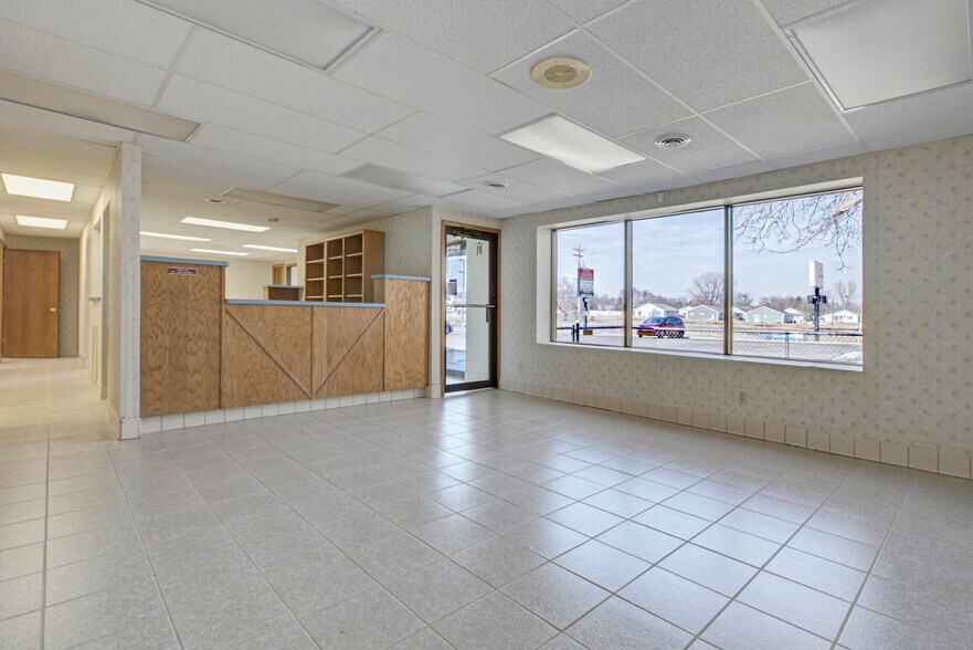 More Photos Of 2321 W Wisconsin Ave, Appleton Veterinarian Kennel For Sale