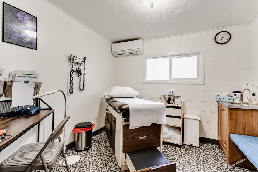 More Photos Of 502 E Whiteaker Ave, Cottage Grove Medical For Sale