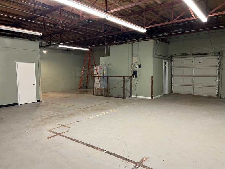 More Photos Of 121 S Glenwood Blvd, Tyler Storefront For Sale