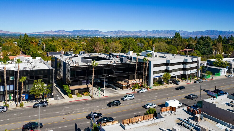 More Photos Of 17525 Ventura Blvd, Encino Office For Lease
