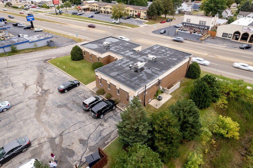 More Photos Of 1903 S Broadway, Rochester Office For Lease