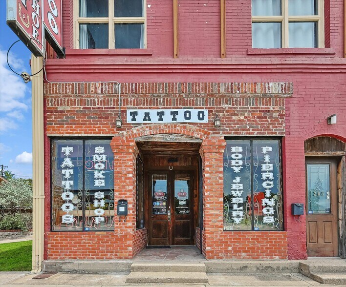 More Photos Of 1426 N Main St, Fort Worth Storefront Retail Office For Lease