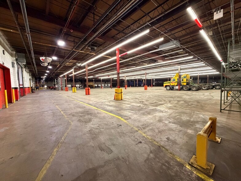 More Photos Of 3900 S Cicero Ave, Cicero Warehouse For Lease