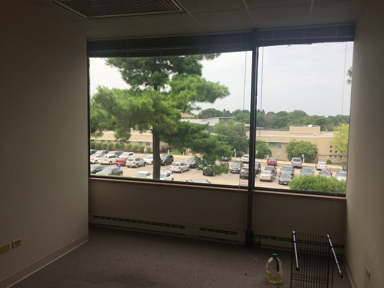 More Photos Of 1250 S Grove Ave, Barrington Unknown For Lease