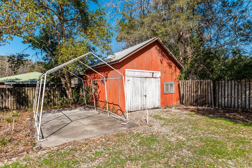 More Photos Of 20707 Park Ave, Dunnellon Specialty For Sale