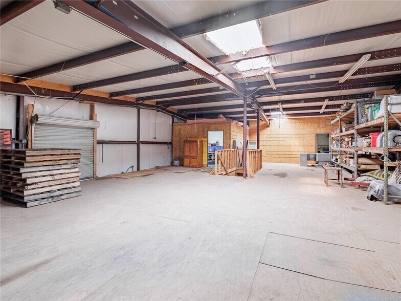 More Photos Of 744 FM 609, La Grange Service For Lease