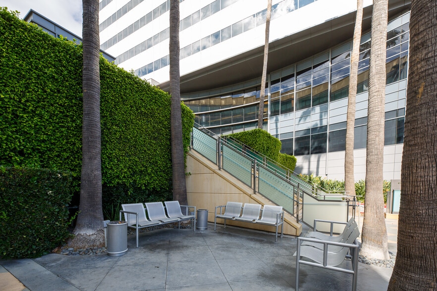 More Photos Of 15301 Ventura Blvd, Sherman Oaks Unknown For Lease