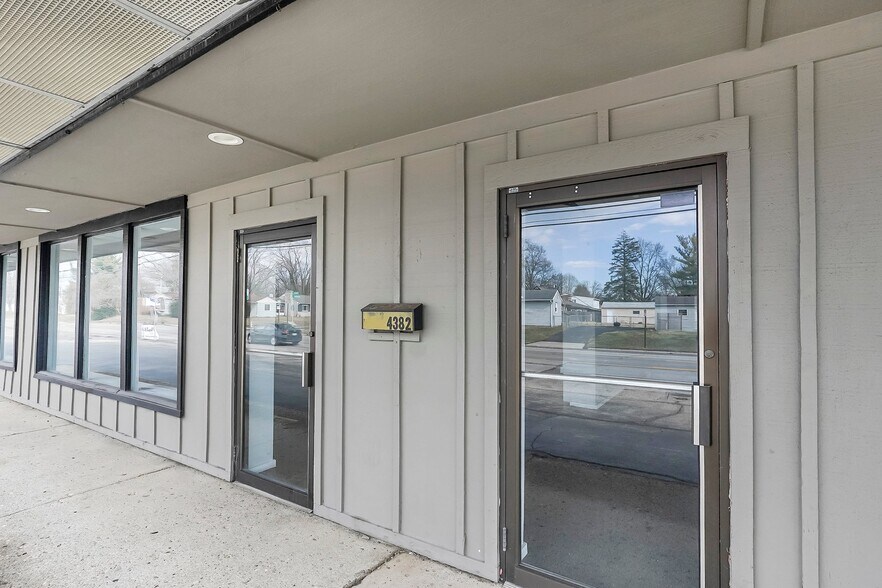 More Photos Of 4382 Indianola Ave, Columbus Freestanding For Sale