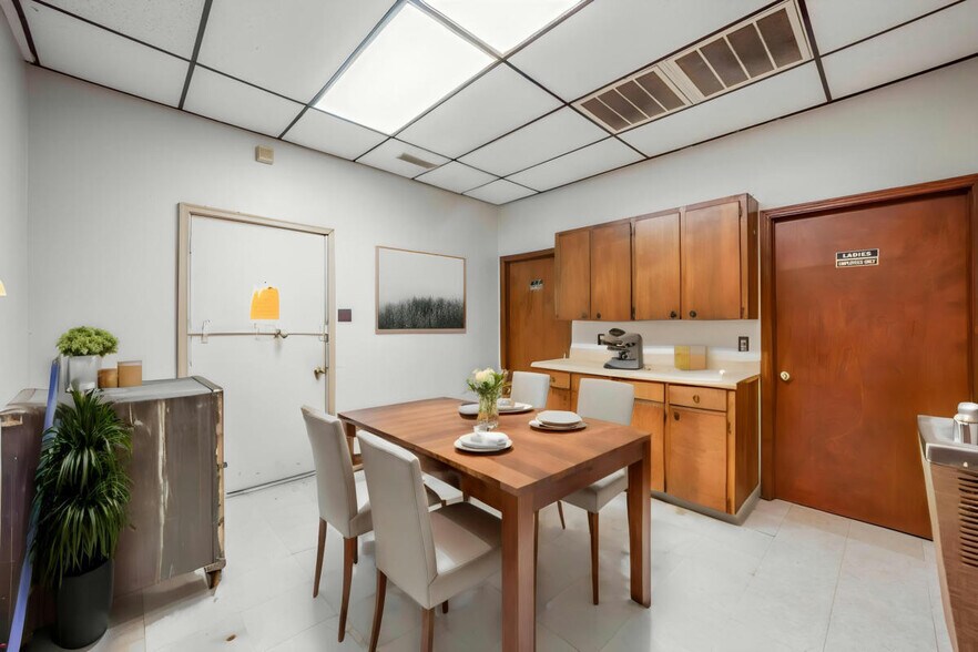 More Photos Of 1368 N Washington Ave, Brownsville Office For Lease