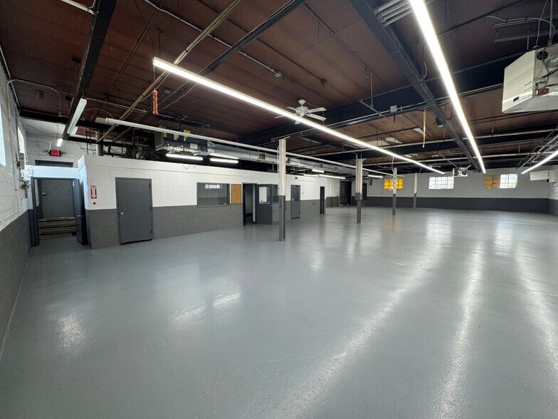 More Photos Of 124-128 Market St, Saddle Brook Warehouse For Lease