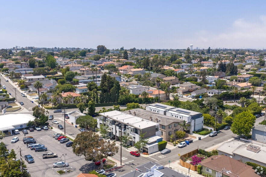 More Photos Of 627 Aviation Way, Manhattan Beach Loft Creative Space For Sale