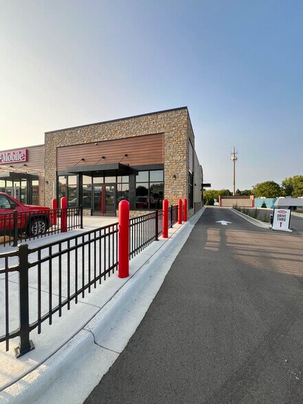 More Photos Of 1424-1432 US Highway 51, Stoughton Storefront For Lease